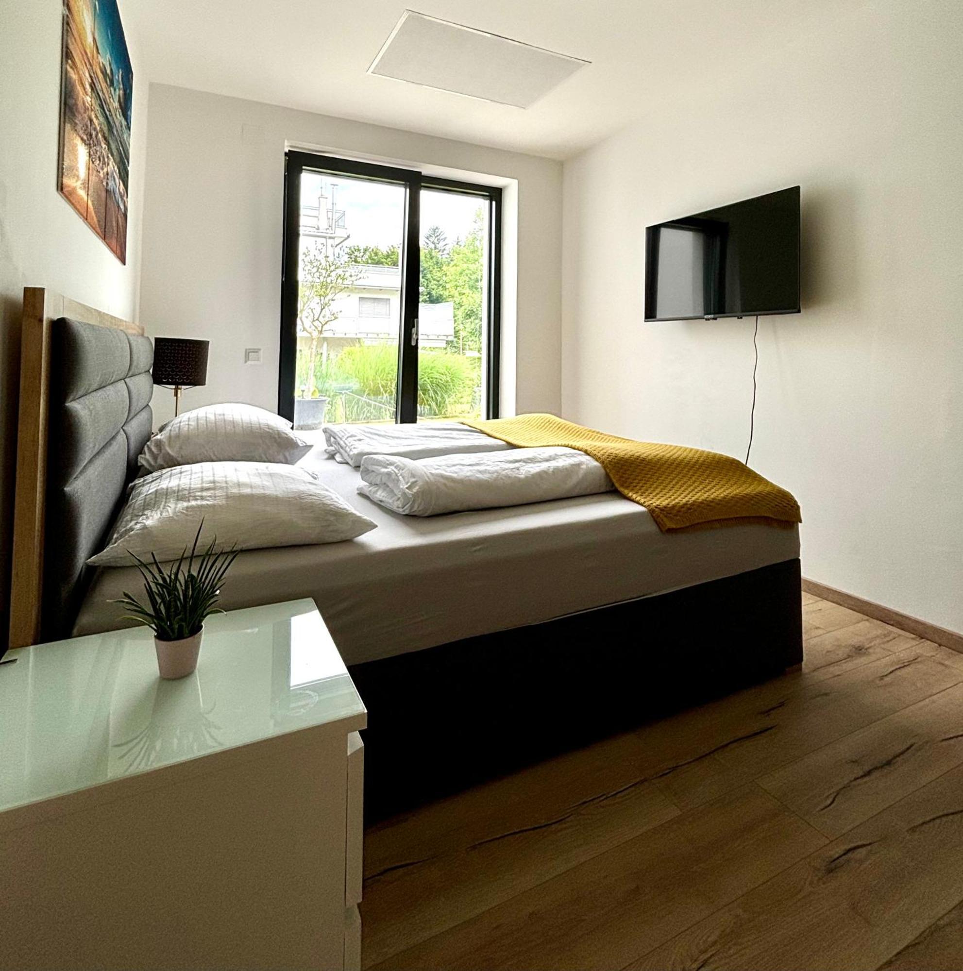 Schoene Wohnung Mit Terrasse Und Parkplatz 沃尔特湖畔韦尔登 外观 照片